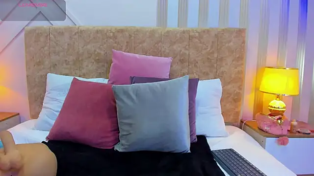 Snapshot of ashley__foxx_ chatting on 01-23-25, 05:21 ashley foxx online show from 01-23-25, 05:21