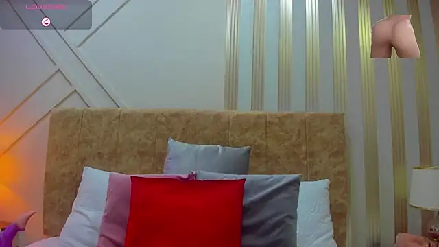 Snapshot of ashley__foxx_ chatting on 03-22-25, 02:14 ashley foxx online show from 03-22-25, 02:14