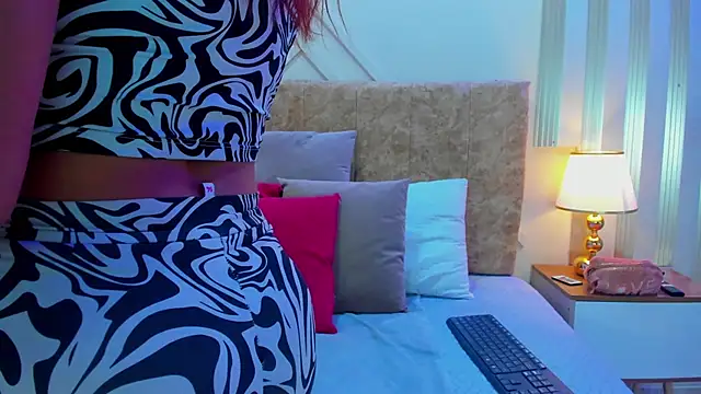 Snapshot of ashley__foxx_ chatting on 10-15-25, 02:39 ashley foxx online show from 10-15-25, 02:39