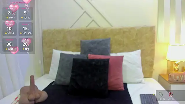 Snapshot of ashley__foxx_ chatting on 10-30-25, 02:51 ashley foxx online show from 10-30-25, 02:51