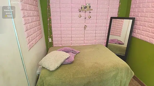 Snapshot of Bonnieshyy chatting on 01-21-25, 02:05 Bonnieshyy online show from 01-21-25, 02:05