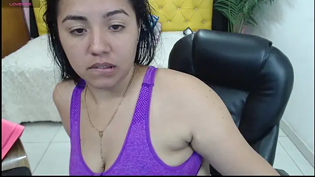 Snapshot of candiapole chatting on 01-09-25, 01:02 candiapole online show from 01-09-25, 01:02