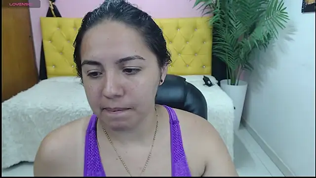 Snapshot of candiapole chatting on 01-10-25, 03:58 candiapole online show from 01-10-25, 03:58