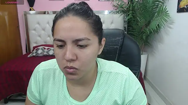 Snapshot of candiapole chatting on 03-20-25, 12:43 candiapole online show from 03-20-25, 12:43