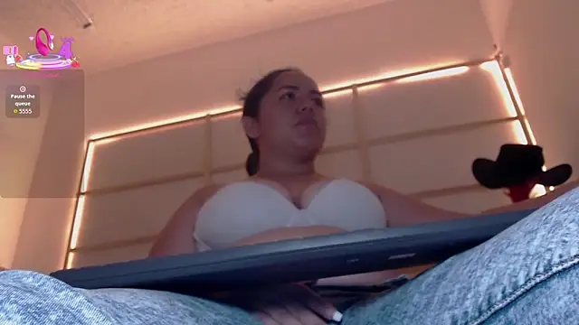 Snapshot of candiapole chatting on 09-24-25, 06:00 candiapole online show from 09-24-25, 06:00