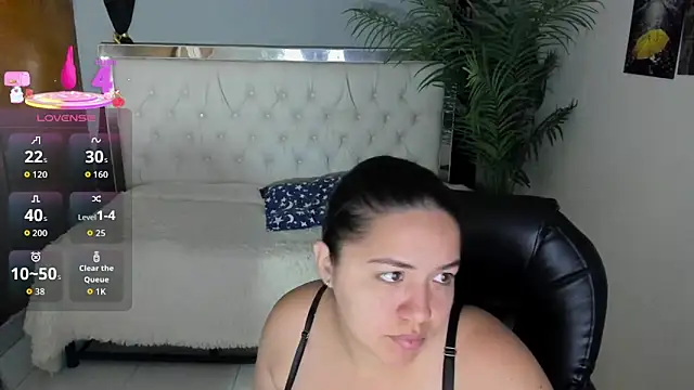 Snapshot of candiapole chatting on 10-19-25, 12:50 candiapole online show from 10-19-25, 12:50