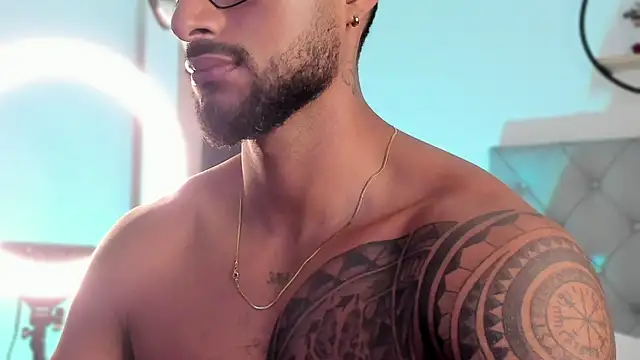 LiamGarcia1 online show from 01-10-25, 03:48