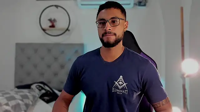 LiamGarcia1 online show from 01-11-25, 07:49