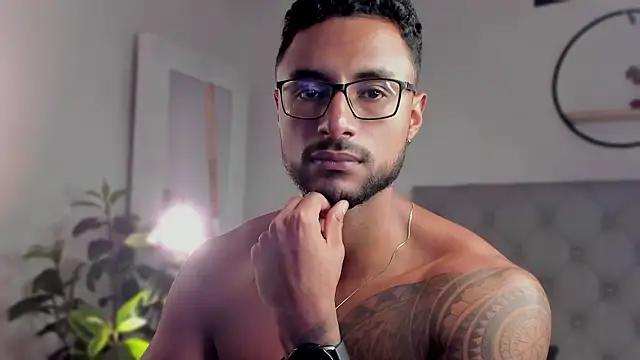 LiamGarcia1 online show from 02-01-25, 06:51