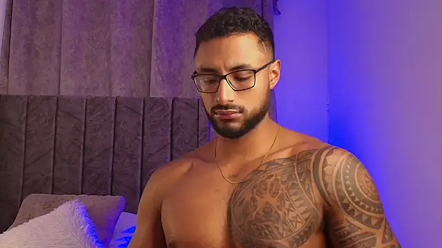 LiamGarcia1 online show from 02-11-25, 04:01