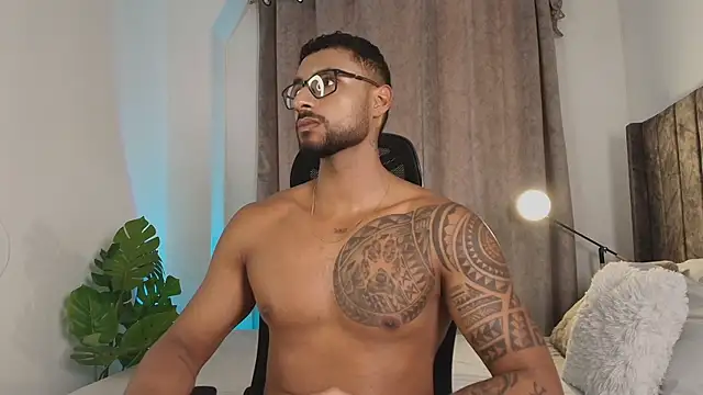 LiamGarcia1 online show from 03-11-25, 02:18