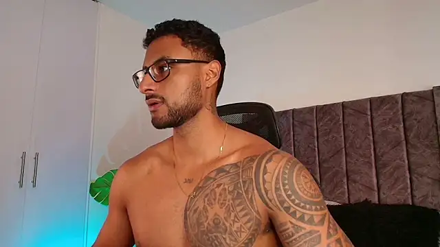 LiamGarcia1 online show from 10-02-25, 03:08