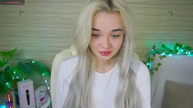 Snapshot of Ashley_S chatting on 02-17-25, 11:09 Ashley S online show from 02-17-25, 11:09