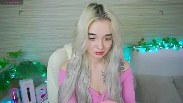 Snapshot of Ashley_S chatting on 02-25-25, 02:14 Ashley S online show from 02-25-25, 02:14