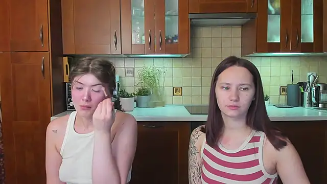 Snapshot of HotCaramellsTV chatting on 04-28-26, 10:53 HotCaramellsTV online show from 04-28-26, 10:53