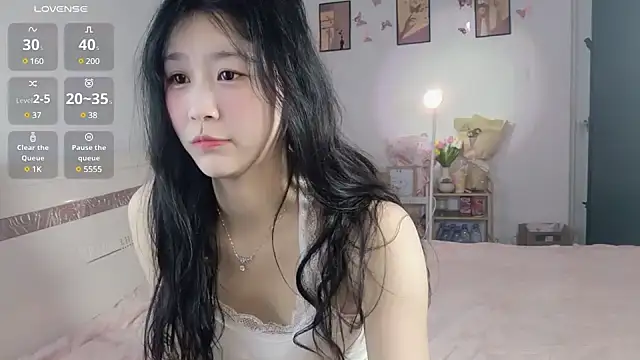 Snapshot of Luminous163 chatting on 01-22-25, 01:11 Luminous163 online show from 01-22-25, 01:11