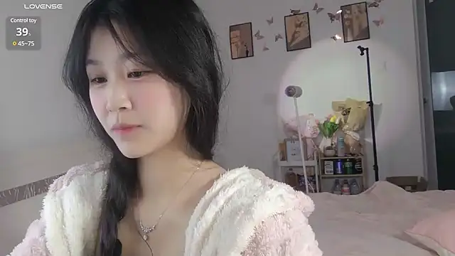 Snapshot of Luminous163 chatting on 01-29-25, 02:00 Luminous163 online show from 01-29-25, 02:00