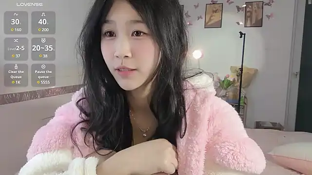 Snapshot of Luminous163 chatting on 02-10-25, 10:09 Luminous163 online show from 02-10-25, 10:09