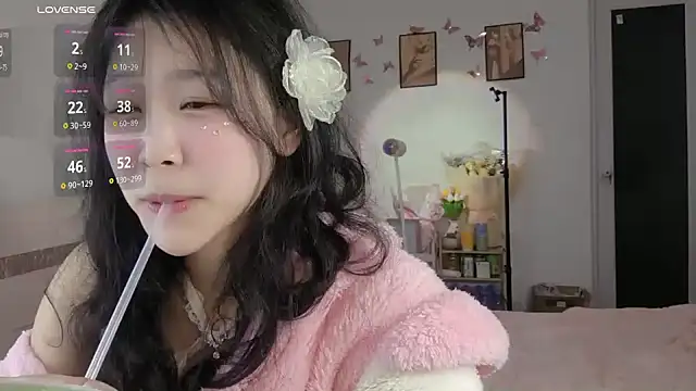 Snapshot of Luminous163 chatting on 02-16-25, 12:32 Luminous163 online show from 02-16-25, 12:32