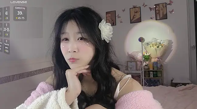 Snapshot of Luminous163 chatting on 02-18-25, 01:22 Luminous163 online show from 02-18-25, 01:22