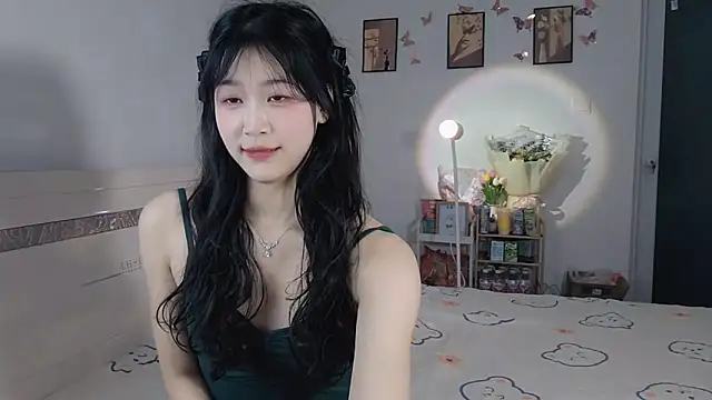 Snapshot of Luminous163 chatting on 03-19-25, 04:13 Luminous163 online show from 03-19-25, 04:13