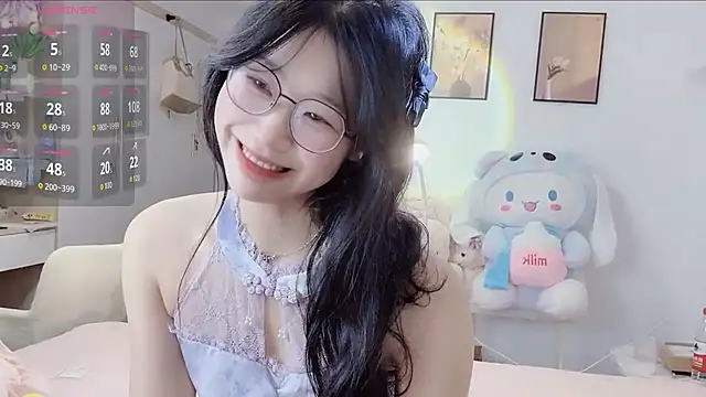 Snapshot of Luminous163 chatting on 09-20-25, 12:17 Luminous163 online show from 09-20-25, 12:17