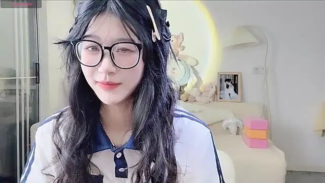 Snapshot of Luminous163 chatting on 10-11-25, 09:41 Luminous163 online show from 10-11-25, 09:41