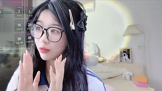 Snapshot of Luminous163 chatting on 10-21-25, 11:44 Luminous163 online show from 10-21-25, 11:44