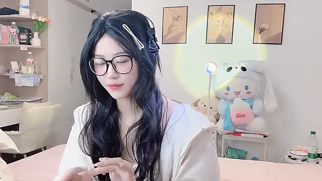 Snapshot of Luminous163 chatting on 10-28-25, 12:52 Luminous163 online show from 10-28-25, 12:52