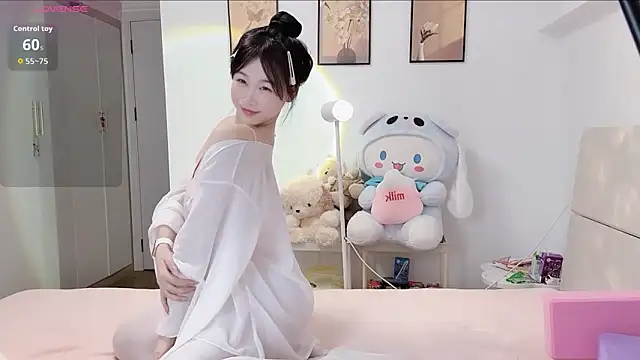 Snapshot of Luminous163 chatting on 12-17-25, 12:55 Luminous163 online show from 12-17-25, 12:55