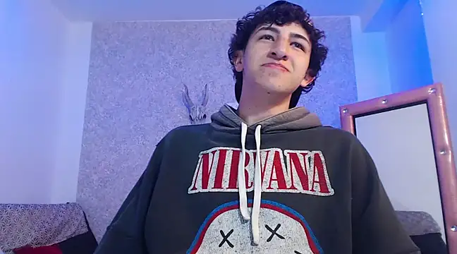 Snapshot of Kerverr_ chatting on 02-19-25, 01:28 Kerverr online show from 02-19-25, 01:28