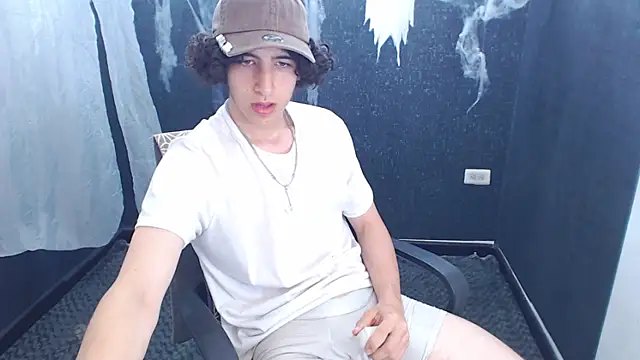 Snapshot of Kerverr_ chatting on 11-01-25, 04:42 Kerverr online show from 11-01-25, 04:42