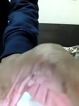 Snapshot of Shubu_76 chatting on 12-21-25, 01:51 Shubu 76 online show from 12-21-25, 01:51