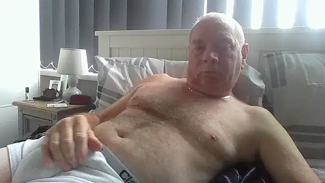 Snapshot of gibbo62 chatting on 10-30-25, 09:33 gibbo62 online show from 10-30-25, 09:33