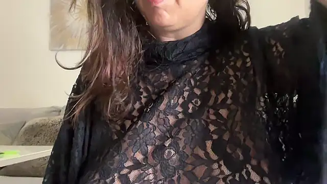 Snapshot of Serena_4you chatting on 11-05-25, 03:28 Serena 4you online show from 11-05-25, 03:28