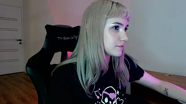 Snapshot of Princess_Shy___ chatting on 02-21-25, 03:43 Princess Shy online show from 02-21-25, 03:43