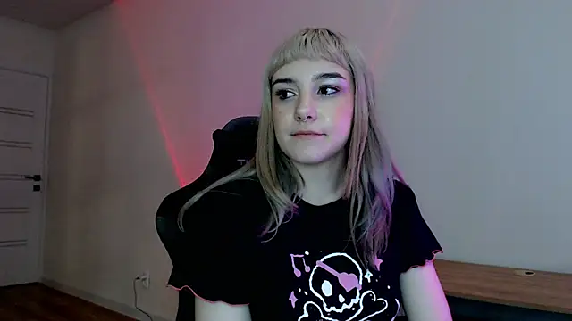 Snapshot of Princess_Shy___ chatting on 02-21-25, 06:48 Princess Shy online show from 02-21-25, 06:48