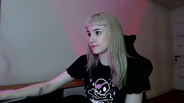 Snapshot of Princess_Shy___ chatting on 02-26-25, 07:16 Princess Shy online show from 02-26-25, 07:16