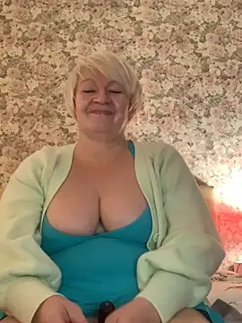 Laura Millf online show from 01-12-25, 01:37