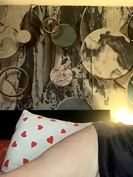 Laura Millf online show from 12-02-25, 04:35