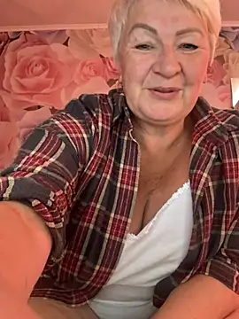Snapshot of Laura_Millf chatting on 06-25-26, 09:03 Laura Millf online show from 06-25-26, 09:03