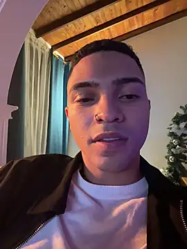 Snapshot of Thiago_Santo_ chatting on 01-01-25, 08:13 Thiago Santo online show from 01-01-25, 08:13