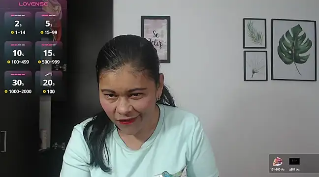 Snapshot of viki_mom chatting on 02-12-25, 04:01 viki mom online show from 02-12-25, 04:01