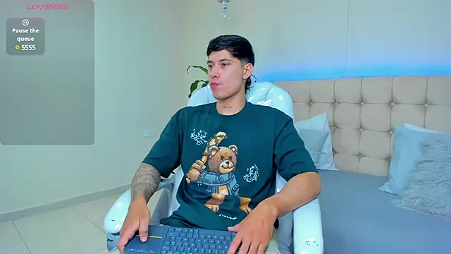 Damian23   online show from 02-12-25, 01:48