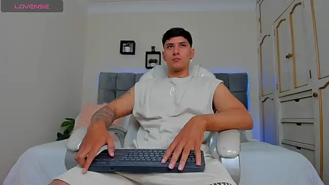 Damian23   online show from 03-10-25, 01:21