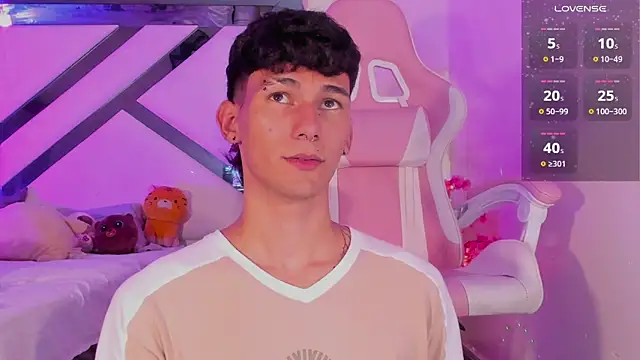 Snapshot of Alexx_tc chatting on 01-12-25, 05:03 Alexx tc online show from 01-12-25, 05:03