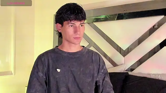 Snapshot of Alexx_tc chatting on 02-19-25, 04:44 Alexx tc online show from 02-19-25, 04:44