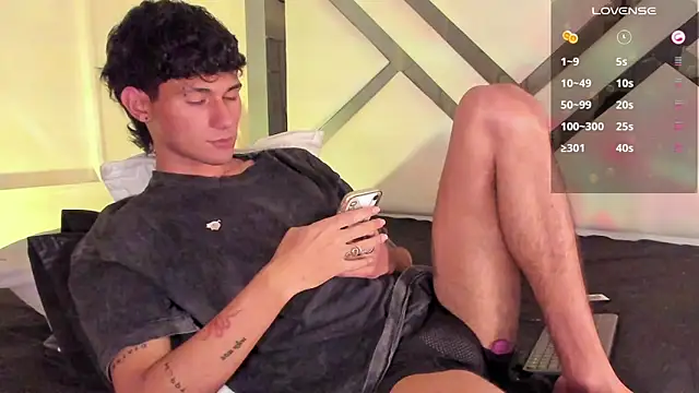 Snapshot of Alexx_tc chatting on 02-19-25, 07:50 Alexx tc online show from 02-19-25, 07:50