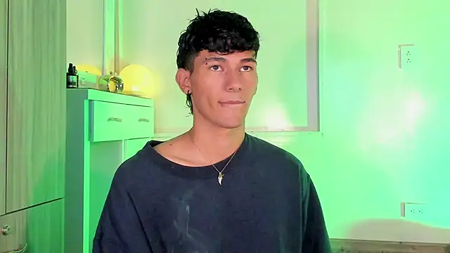 Snapshot of Alexx_tc chatting on 03-18-25, 04:47 Alexx tc online show from 03-18-25, 04:47