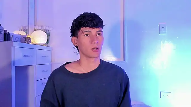 Snapshot of Alexx_tc chatting on 03-23-25, 04:05 Alexx tc online show from 03-23-25, 04:05